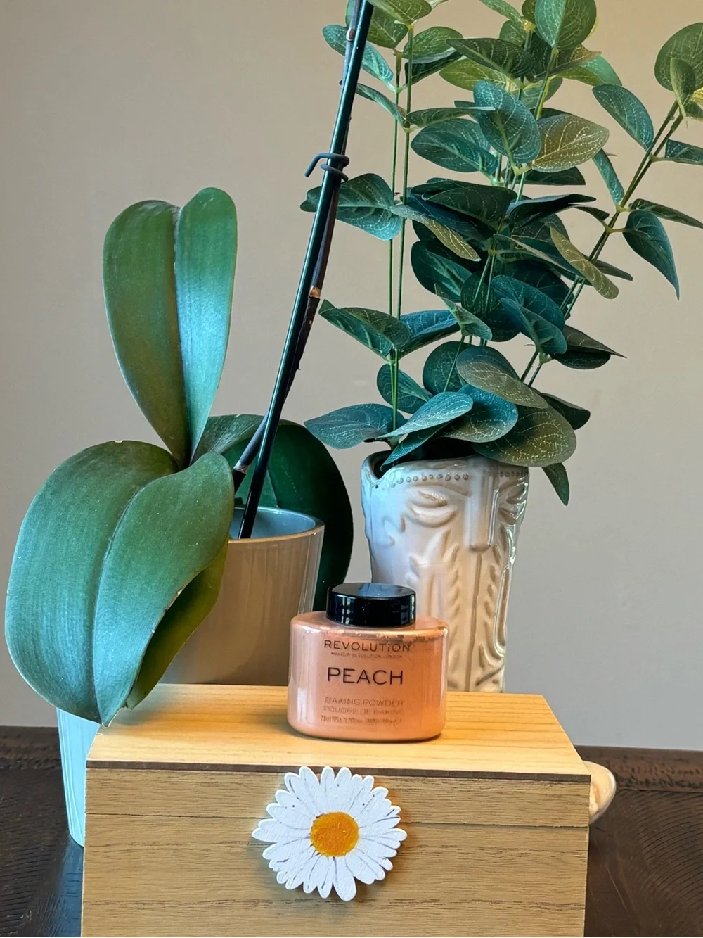 Revolution Peach Setting Powder - Peach and Black